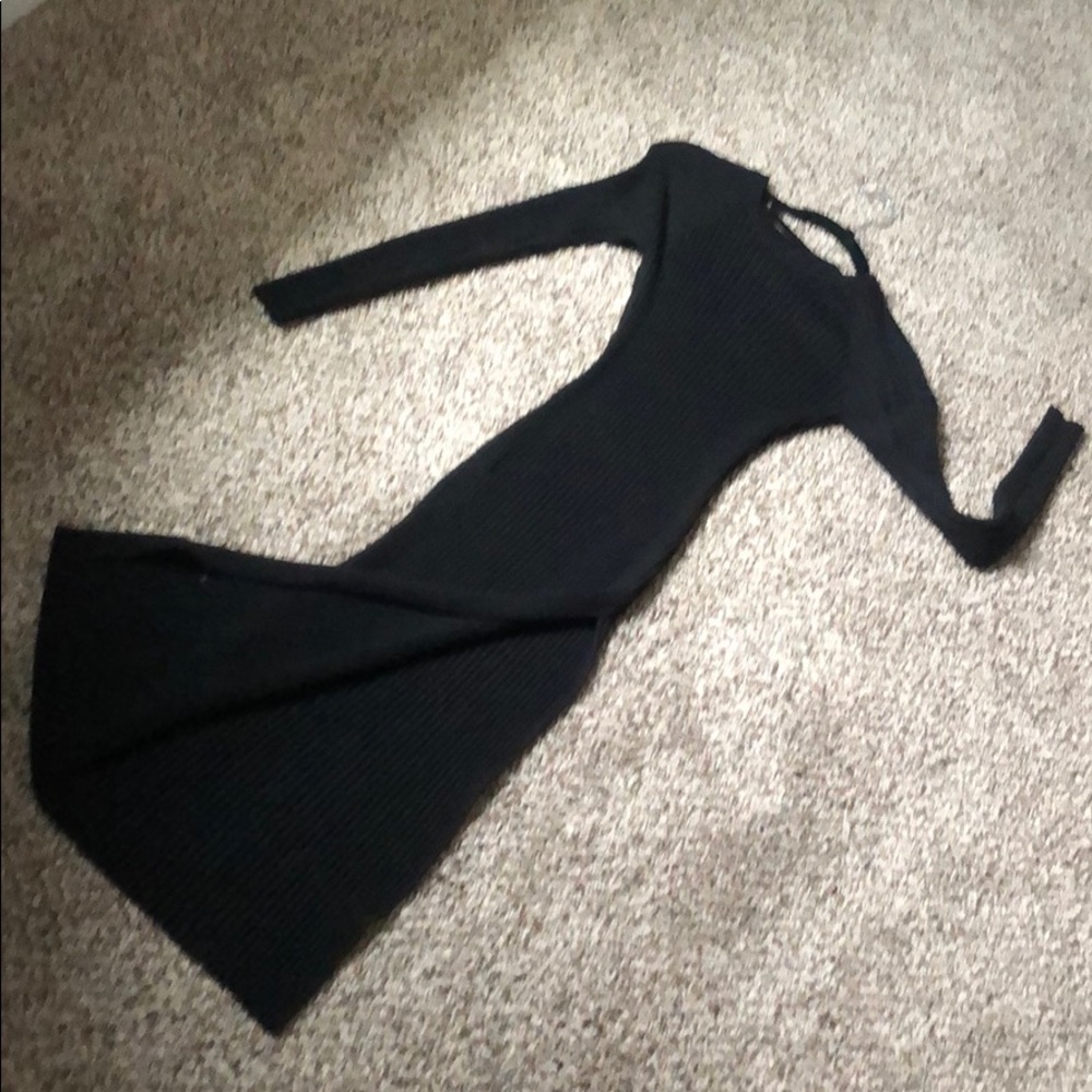 Sexy little Black Dress w. Left leg slit.